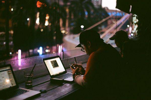unsplash.com/@muhraufan