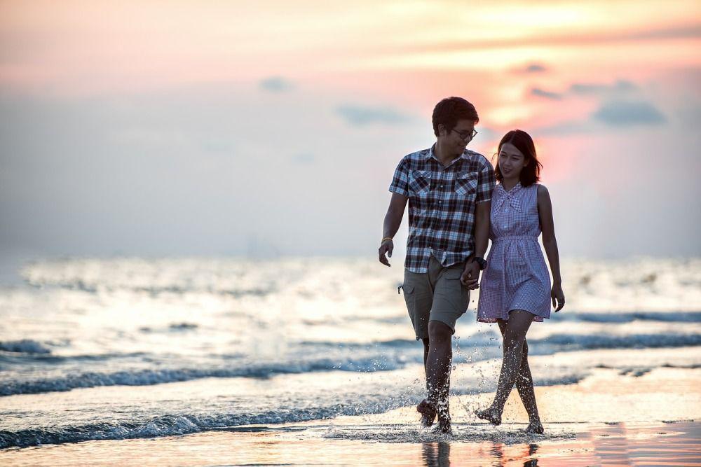5 Cara Ampuh Menarik Perhatian Cowok Berkarakter Cuek, Catat Girls!