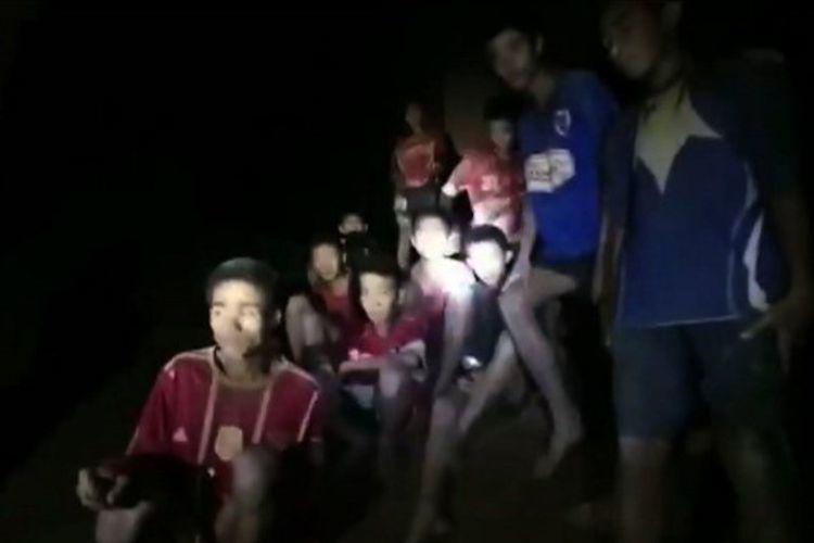 Terjebak 12 Hari di dalam Gua, Tim Sepak Bola Junior Thailand Selamat