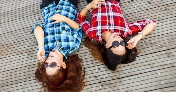 5 Fakta yang Membuktikan Cewek Lebih Peka Ketimbang Cowok