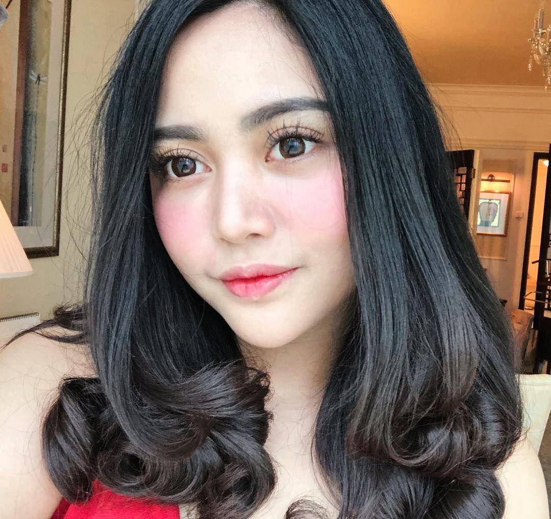 instagram.com/rachelvennya