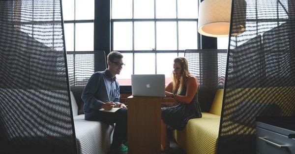 Pahami 7 Hal Ini sebelum Menjalin Hubungan dengan Teman Sekantor