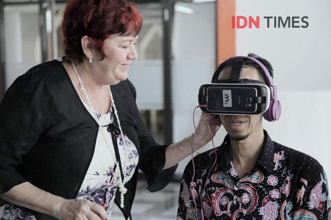 Mengangkat Kemiskinan Lewat Teknologi Virtual Reality Training Bus