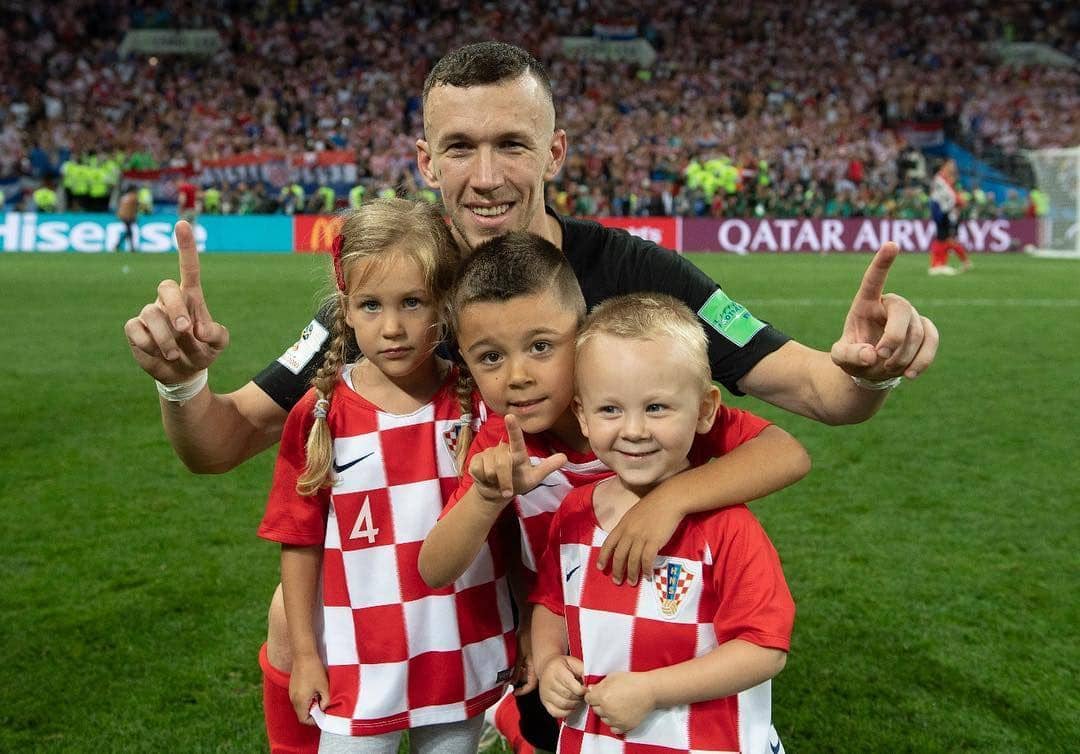 10 Potret Liburan Kece ala Ivan Perisic, Pentolan Timnas Kroasia