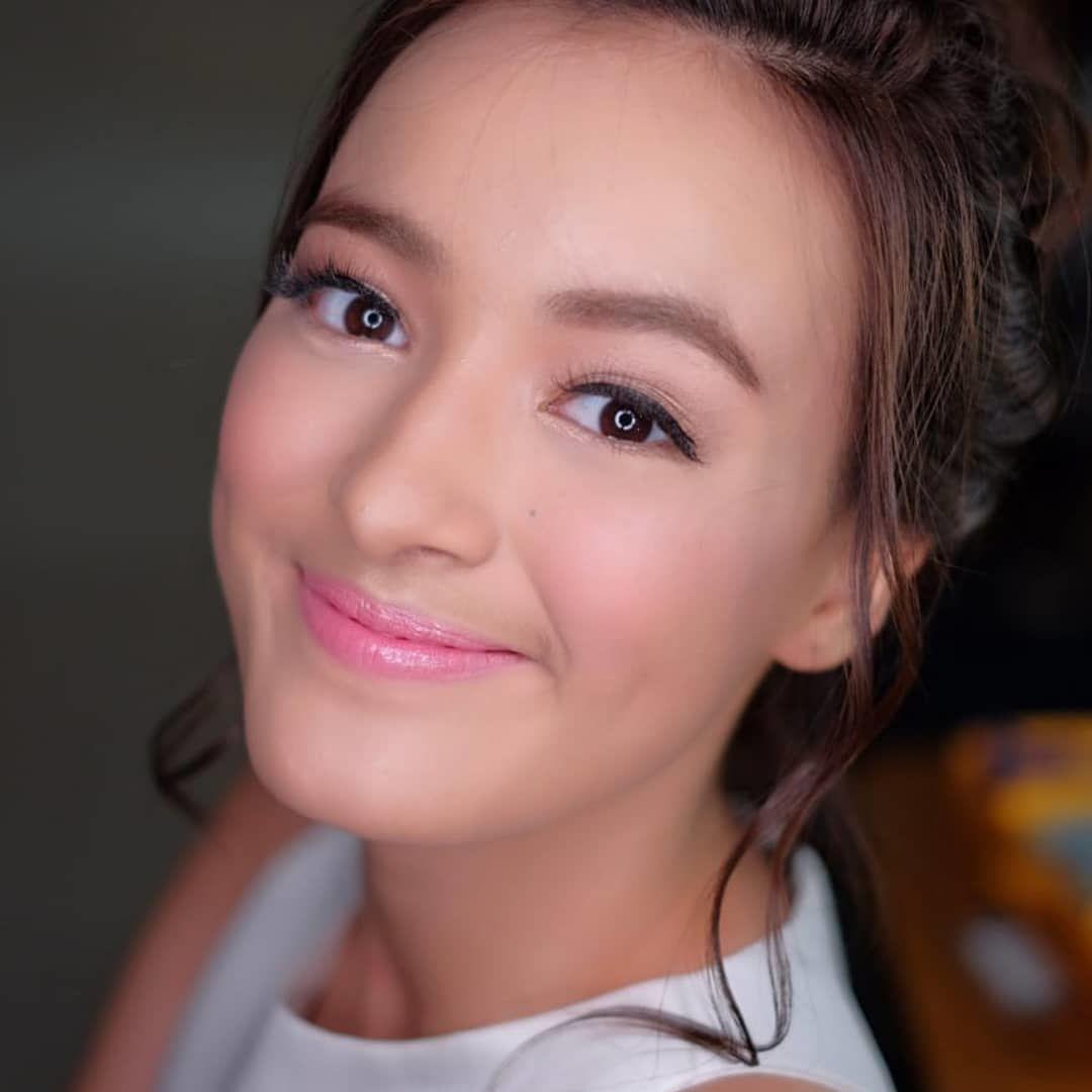 10 Pesona Mawar Eva dengan Make Up, Pasangan Iqbaal Nih