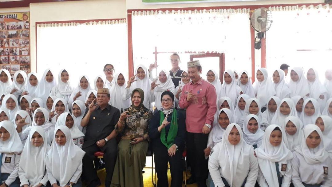 Di SMK 1 Limboto, Gorontalo Kesehatan Reproduksi Jadi Pelajaran Wajib