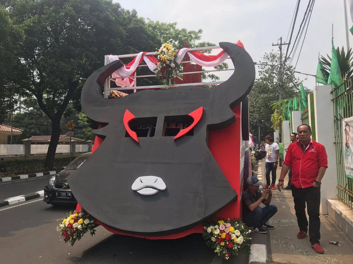 Atribut PDIP (IDN Times/Fitang Budhi Adhitya)