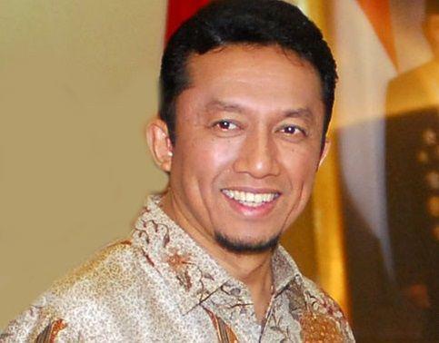 Tweet War Soal Natuna, Tifatul Sindir Andre Rosiade Fans Berat Luhut