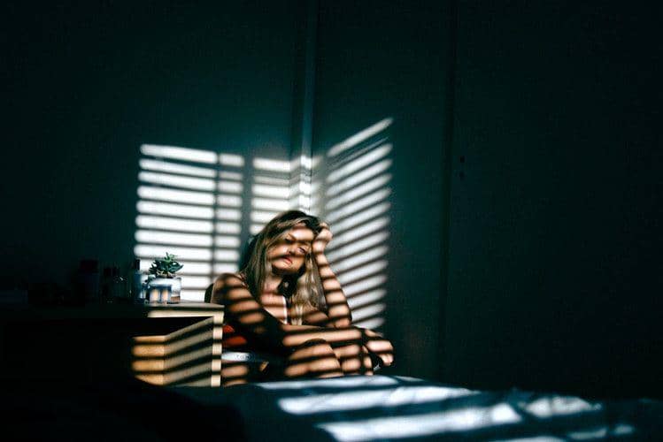 Ilustrasi berpikir keras. (Unsplash.com/Xavier Sotomayor)