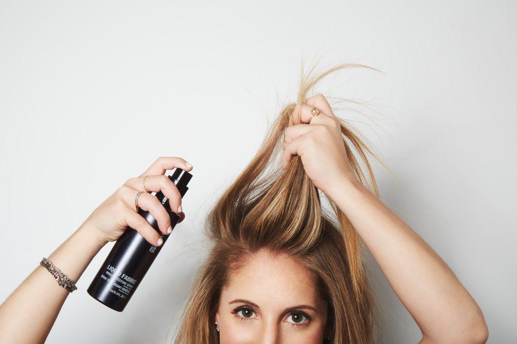 5 Kesalahan Ini Sering Dilakukan Saat Memakai Dry Shampoo, Pernah Gak?