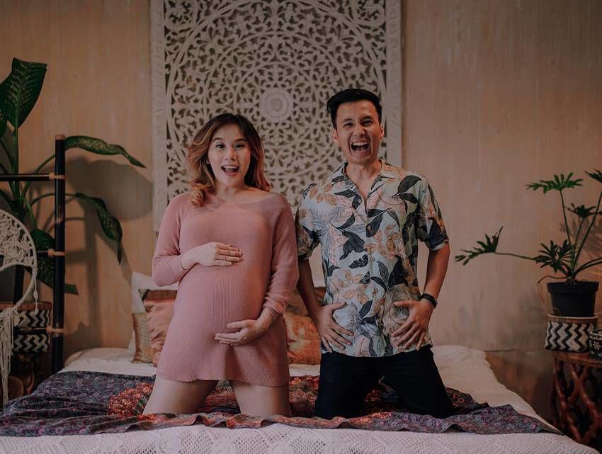 10 Potret Kehamilan Cherly Juno, Estetis Banget Deh!
