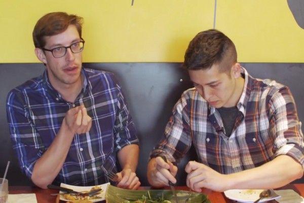 9 Makanan Khas Indonesia yang Dicicipi Bule Amerika, Lapar atau Doyan?