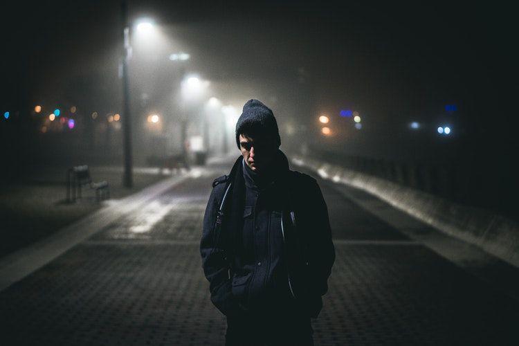 8 Alasan Kamu Perlu Menyerah Memperjuangkan Cinta