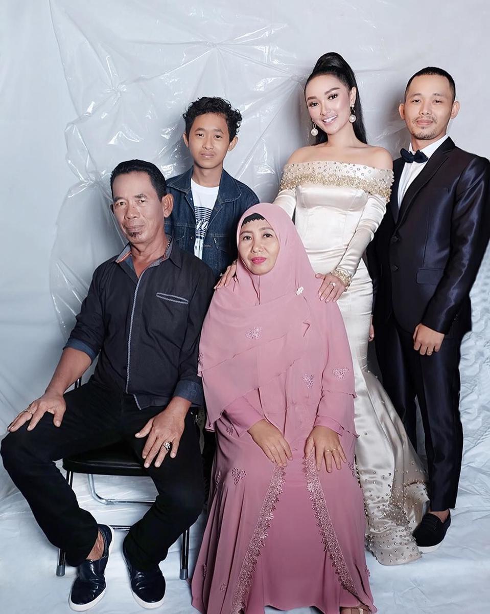 instagram.com/zaskia_gotix