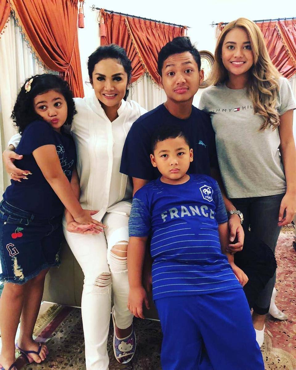 instagram.com/krisdayantilemos
