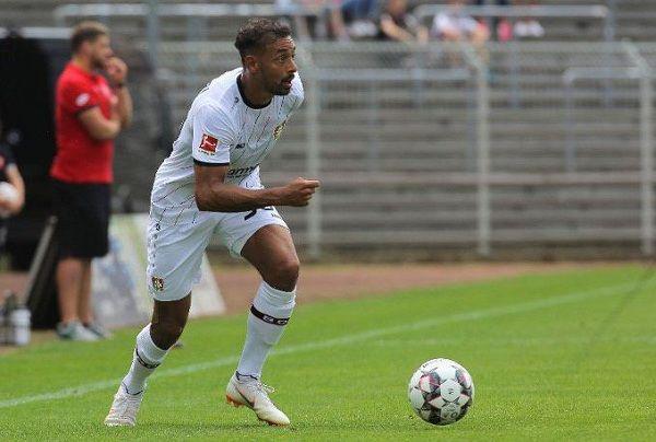 Pemain Bayer Leverkusen Tiba-tiba Kolaps Saat Istirahat Babak Pertama