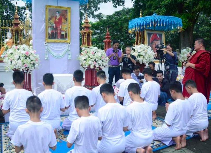 Anggota Tim Sepak Bola Thailand Mulai Jadi Biksu Selama 9 Hari
