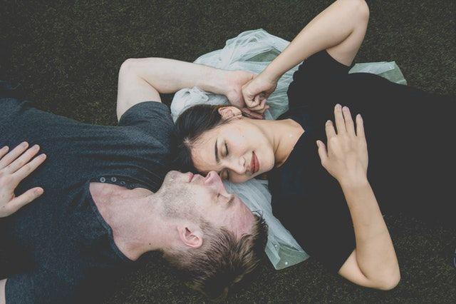 5 Beda Pacaran yang Jalani Saja Vs Punya Komitmen, Kamu yang Mana nih?
