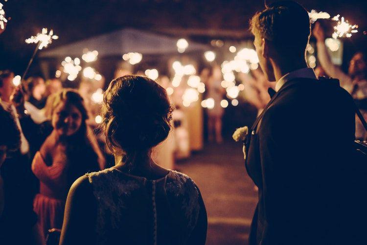 Romantis! 9 Lagu Barat Lawas Ini Cocok untuk Lamar Kekasihmu