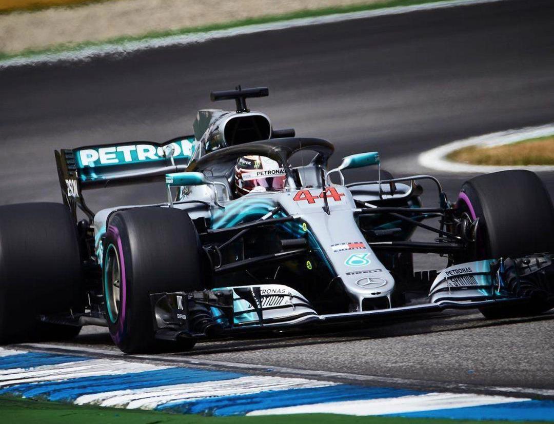 twitter.com/LewisHamilton