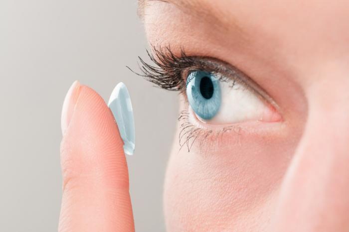 Dari Mata Rusak Sampai Buta, Ini 6 Kecerobohan Saat Gunakan Soft Lens