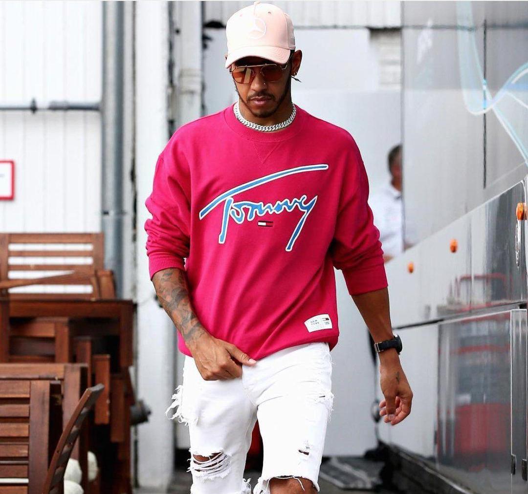 twitter.com/LewisHamilton