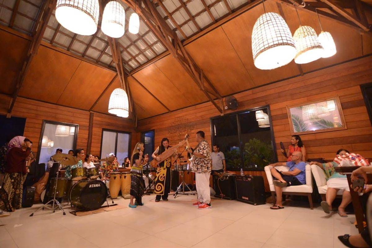 Trie Utami Berhasil Menyukseskan 3rd Maratua Jazz and Dive Fiesta