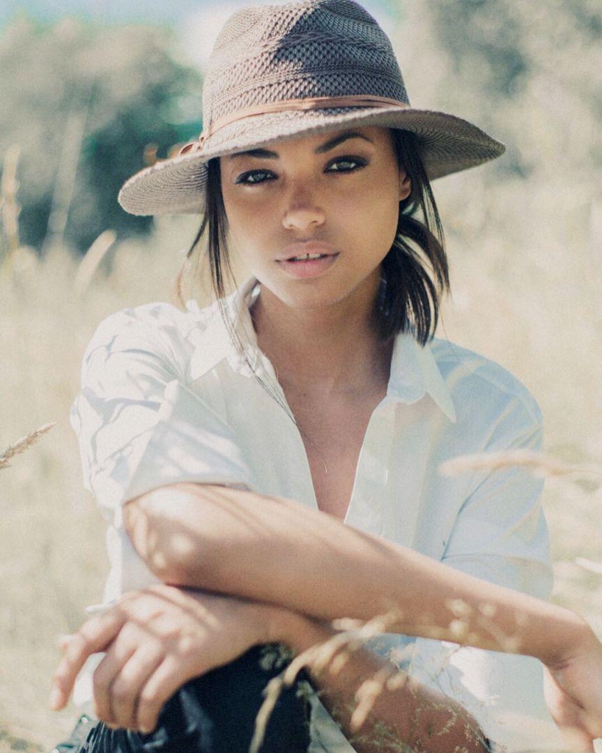 instagram/ellabalinska