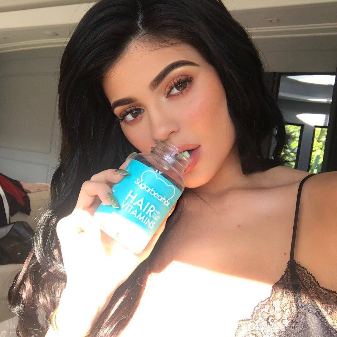 instagram.com/kyliejenner