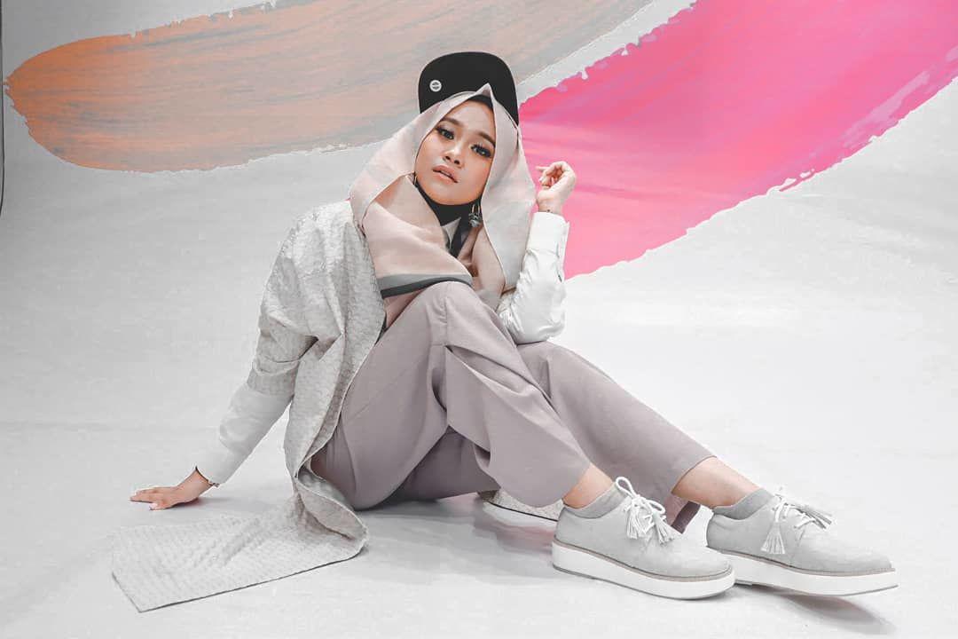 7 Inspirasi Hijab Tomboy ala Ayu Indonesian Idol