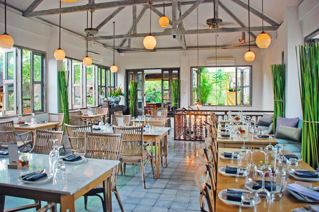 5 Bar Kece di Ubud yang Cocok untuk Menghabiskan Malammu