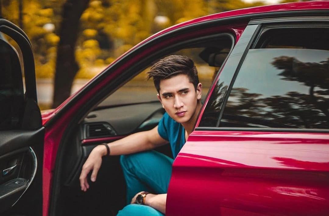 8 Inspirasi Gaya Sporty Ala Verrell Bramasta, Kece Banget!