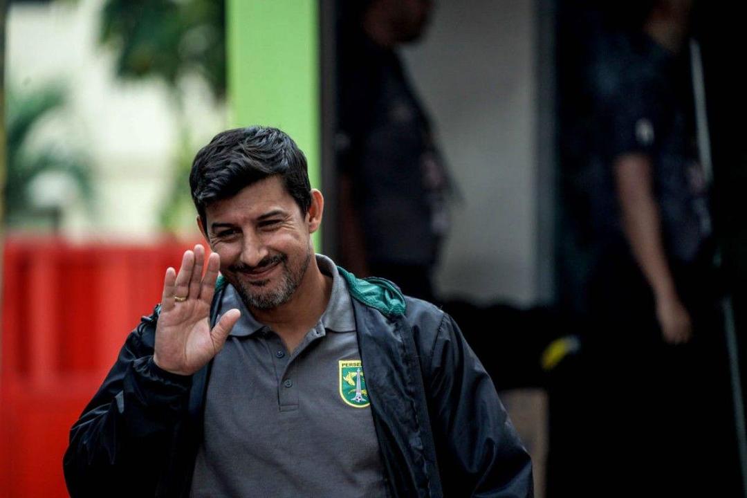 Buntut Rentetan Hasil Negatif, Alfredo Vera Mundur dari Persebaya