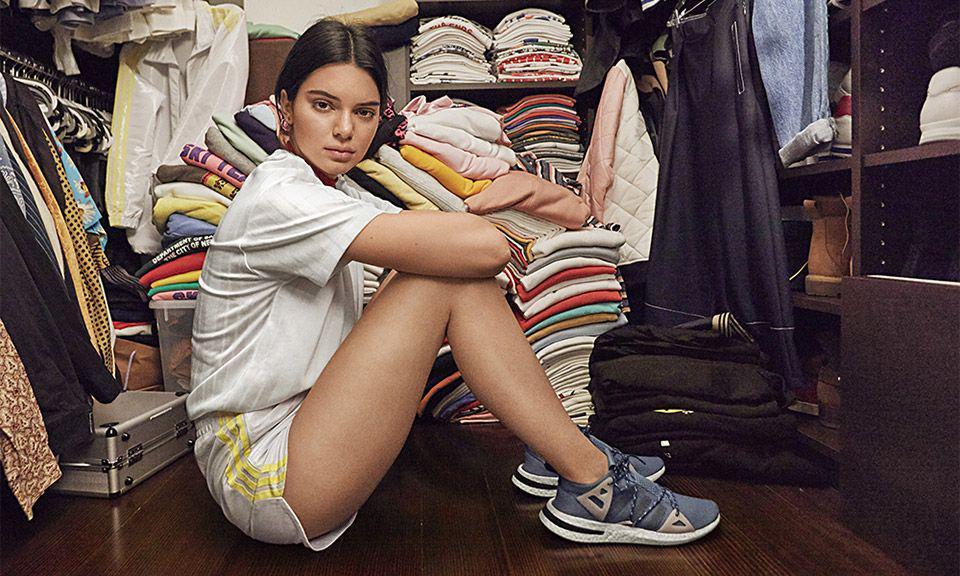 Sporty Sekaligus Feminin, Ini 7 Sneakers Cewek Terbaru