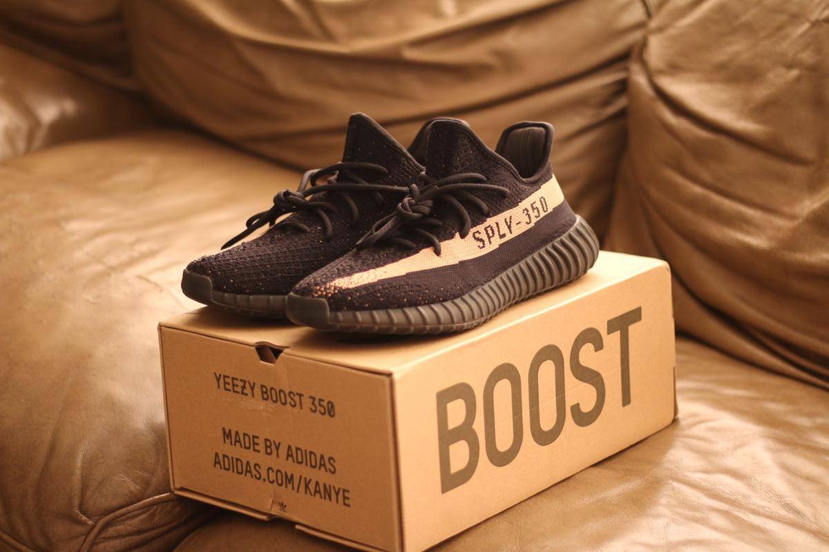 yeezysneaks.com