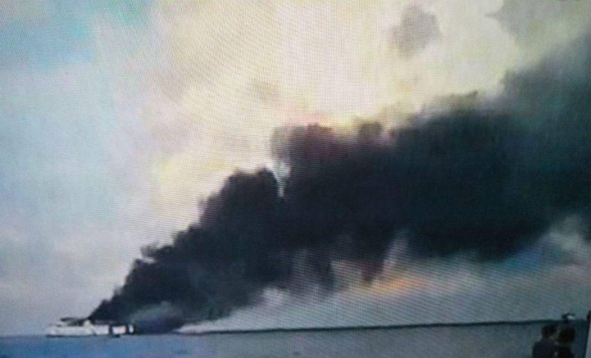 KM Satya Kencana terbakar (screenpic Kompas TV)