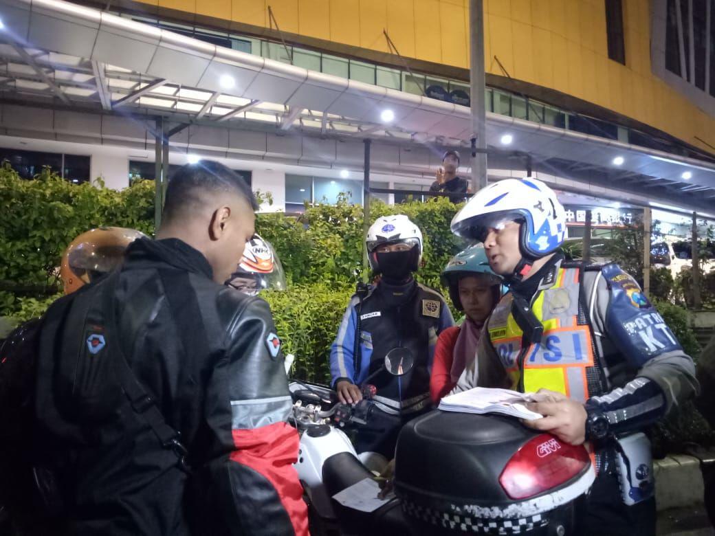 Operasi Purnama, Dishub Gemboskan Kendaraan Parkir Liar