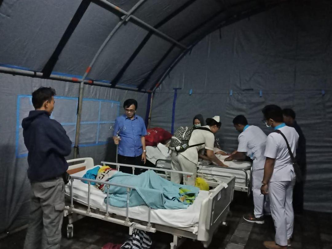 Ratusan Pasien RSUP Sanglah Denpasar Dievakuasi ke Lorong Gedung