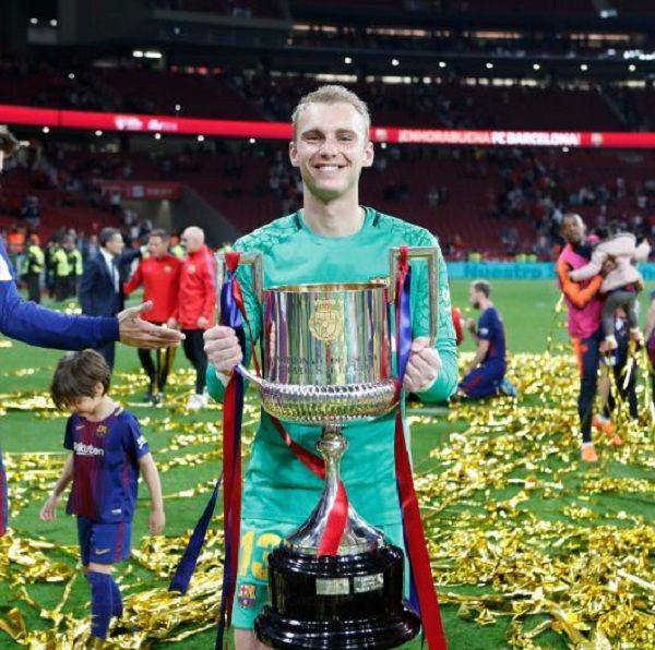 twitter.com/JasperCillessen