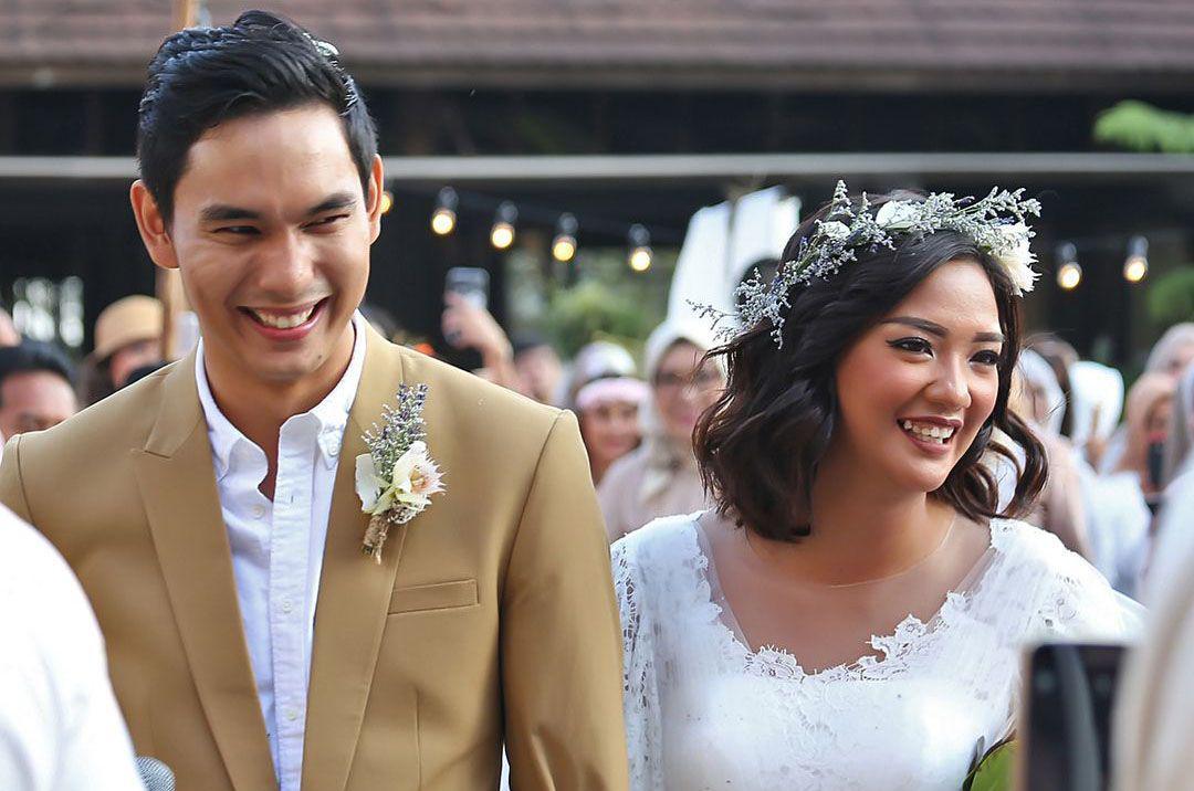 15 Potret Manis Pernikahan Presenter Sarah Azka & Hamzah Bustami