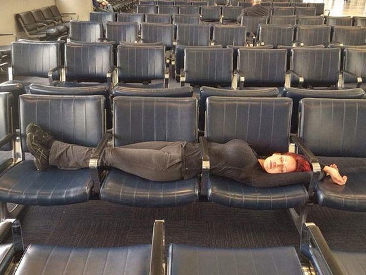 12 Hal Kocak yang Cuma Bisa Kamu Temukan di Bandara, Pernah Ngalamin?