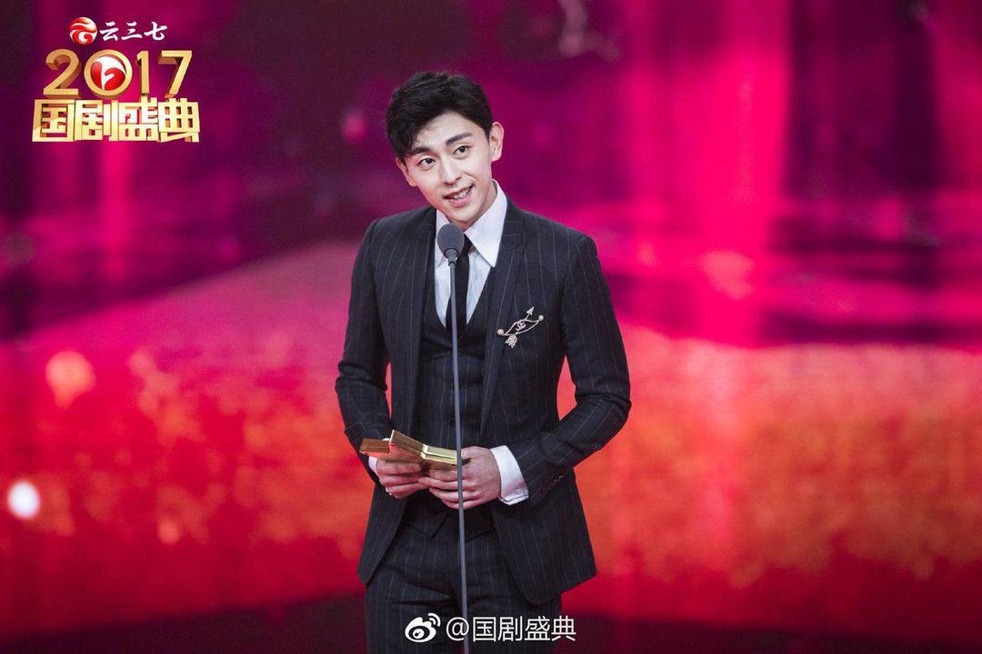 7 Fakta Deng Lun, Aktor China yang Gak Kalah Kece dari Park Seo Joon!