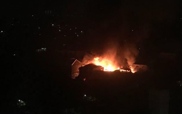Kebakaran di Matraman, 24 Unit Damkar Dikerahkan
