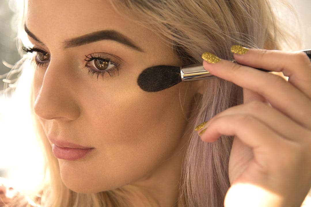 Gak Perlu Mahal, 5 Highlighter Ini Siap Bikin Kamu Terlihat Glowing!