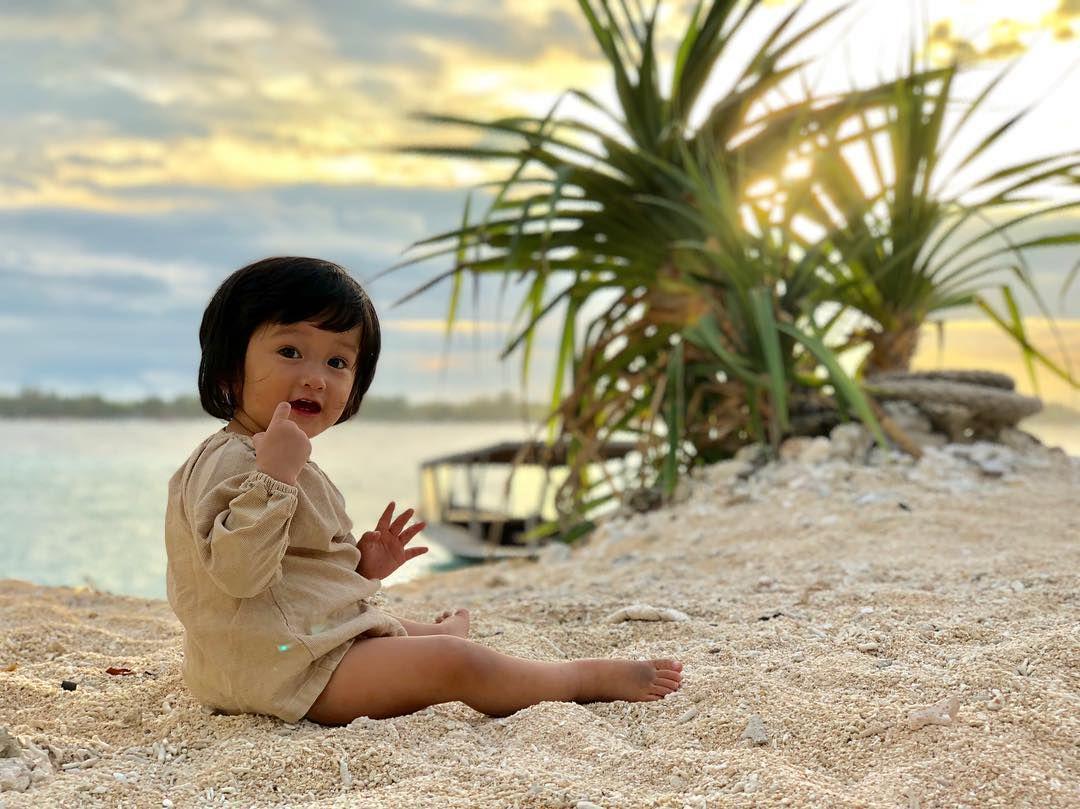 Sudah Bisa Jalan, Ini 8 Potret Imut Pertumbuhan Salma Putri Dewanto