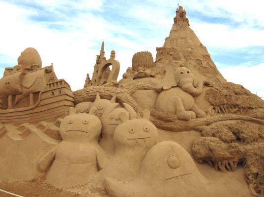 Percayalah! 10 Kreasi Menakjubkan Ini Dibuat dari Pasir Pantai