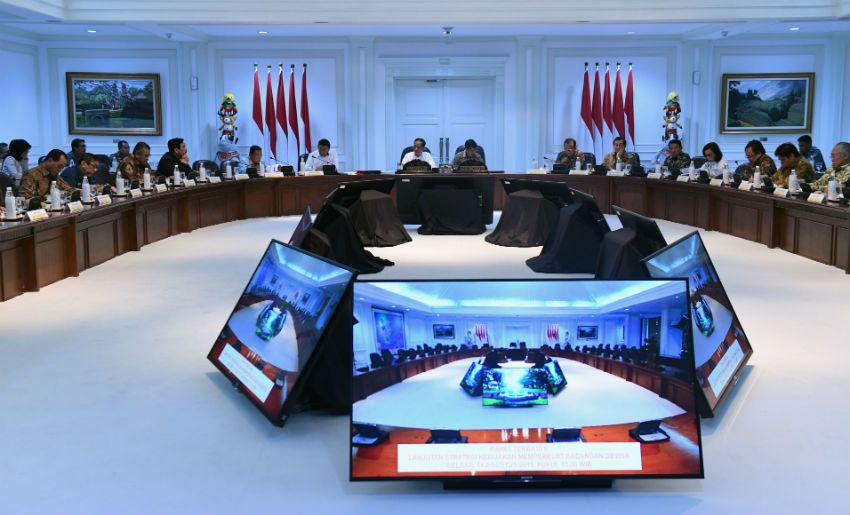 Rapat Terbatas untuk menjaga stabilitas rupiah, 14/8 (ANTARA FOTO/Puspa Perwitasari)