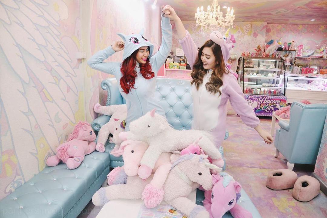 Warna-warni Unicorn Cafe di Bangkok, Bikin Ceria Banget!