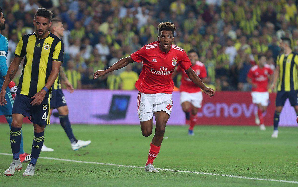 Twitter.com/SLBenfica