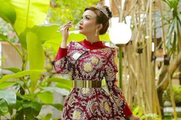 (Penyanyi Roro Fitria) www.instagram.com/@roro.fitria1989